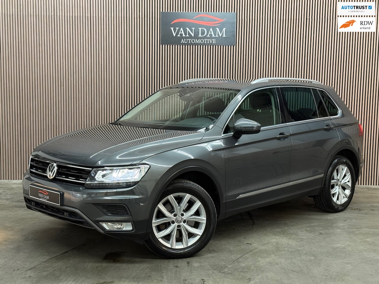 Volkswagen Tiguan - 2.0 TSI 4Motion Highline 2017 DSG KEYLESS NAVI CAR-PLAY - AutoWereld.nl