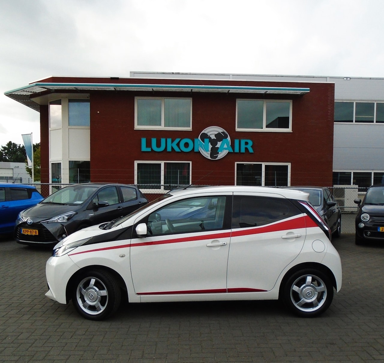 Toyota Aygo - 1.0 VVT-i x-play 1.0 VVT-i x-play,Airco,LM-Velgen - AutoWereld.nl