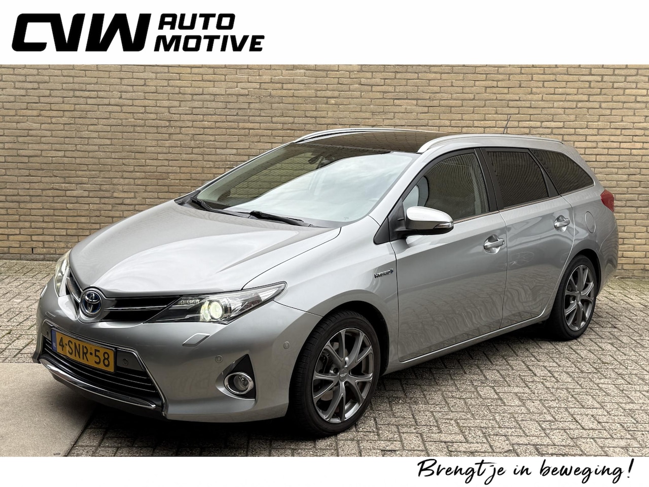 Toyota Auris Touring Sports - 1.8 Hybrid | Panoramadak | Camera | Half leder | Stoelverwarming | Navigatie | Cruise cont - AutoWereld.nl