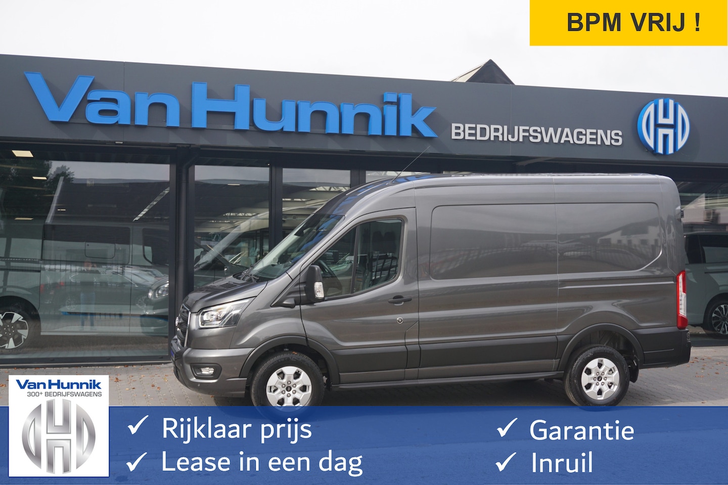 Ford Transit - 350M L2H2 Limited AUT-8 165PK BPM VRIJ Navi, 360 Cam, ACC, Xenon, Lm Velg, Trekhaak!! NR. - AutoWereld.nl