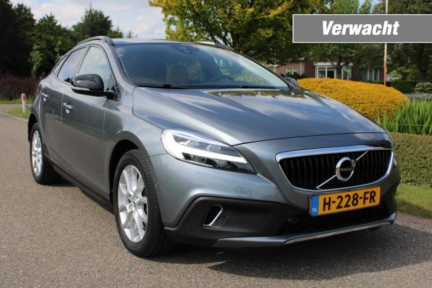 Volvo V40 - 1.5 T3 152pk Polar+ Luxury automaat leer/panodak/ECC/cruise/navi/PDC - AutoWereld.nl