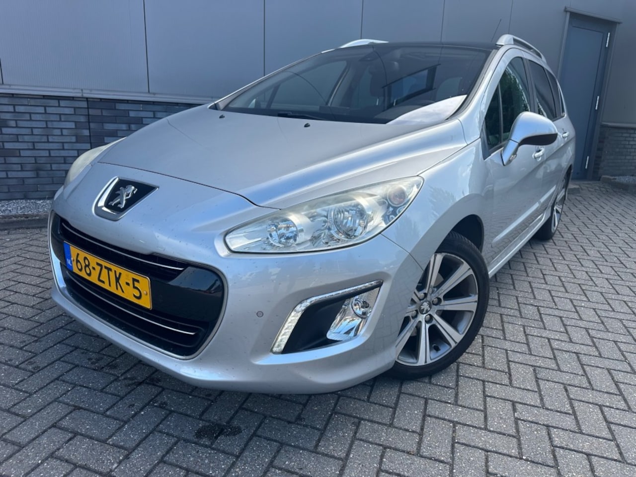 Peugeot 308 - 1.6 THP Automaat +Pano dak navi orig ned auto - AutoWereld.nl