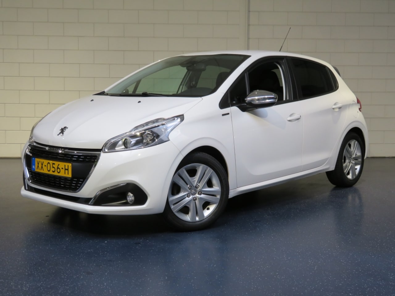 Peugeot 208 - 1.2 PureT. Signature - AutoWereld.nl
