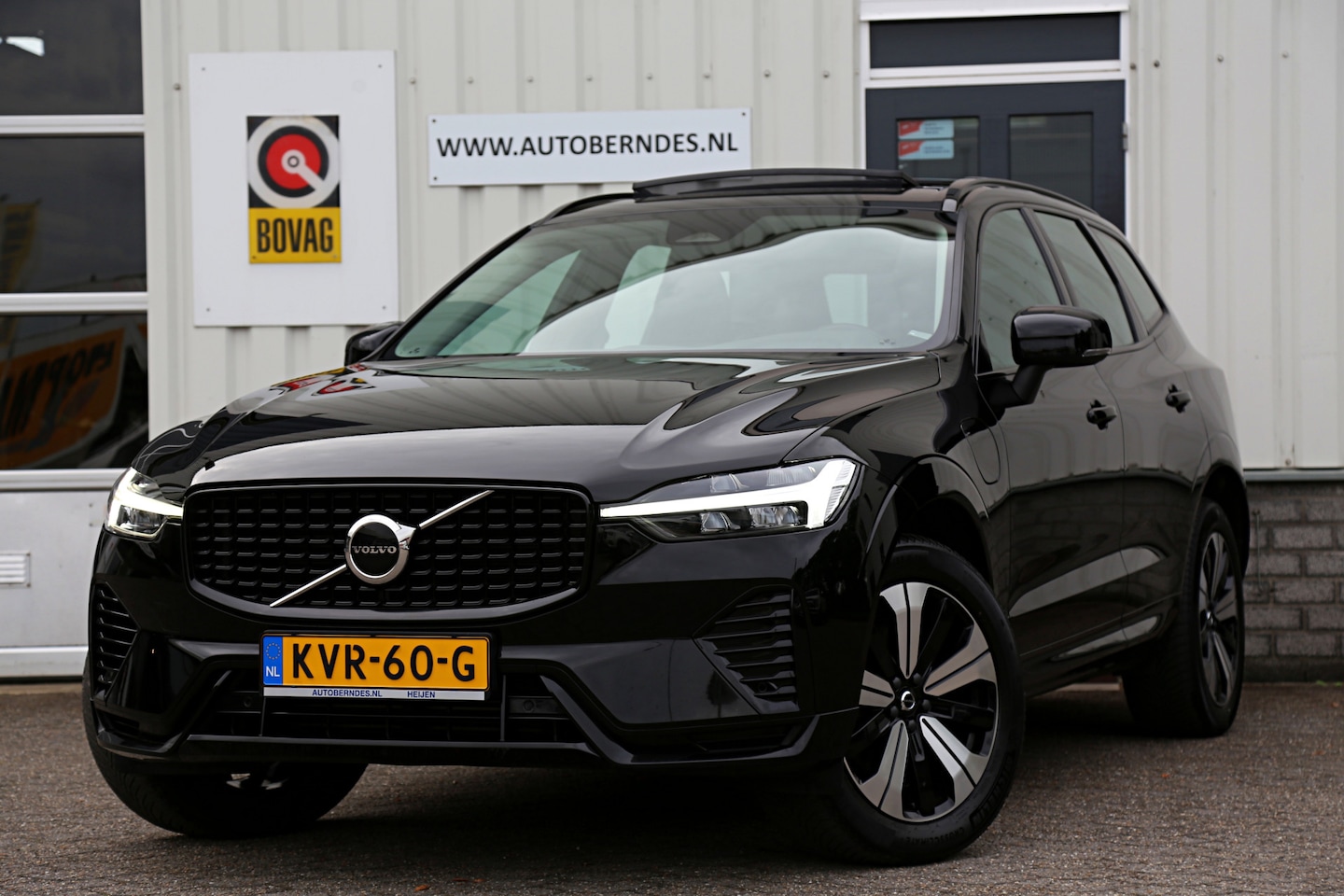 Volvo XC60 - 2.0 T6 Plug-in hybrid Long Range AWD Plus Dark*Perfect Volvo Onderh.*Pano/Elek. Trekhaak/S - AutoWereld.nl