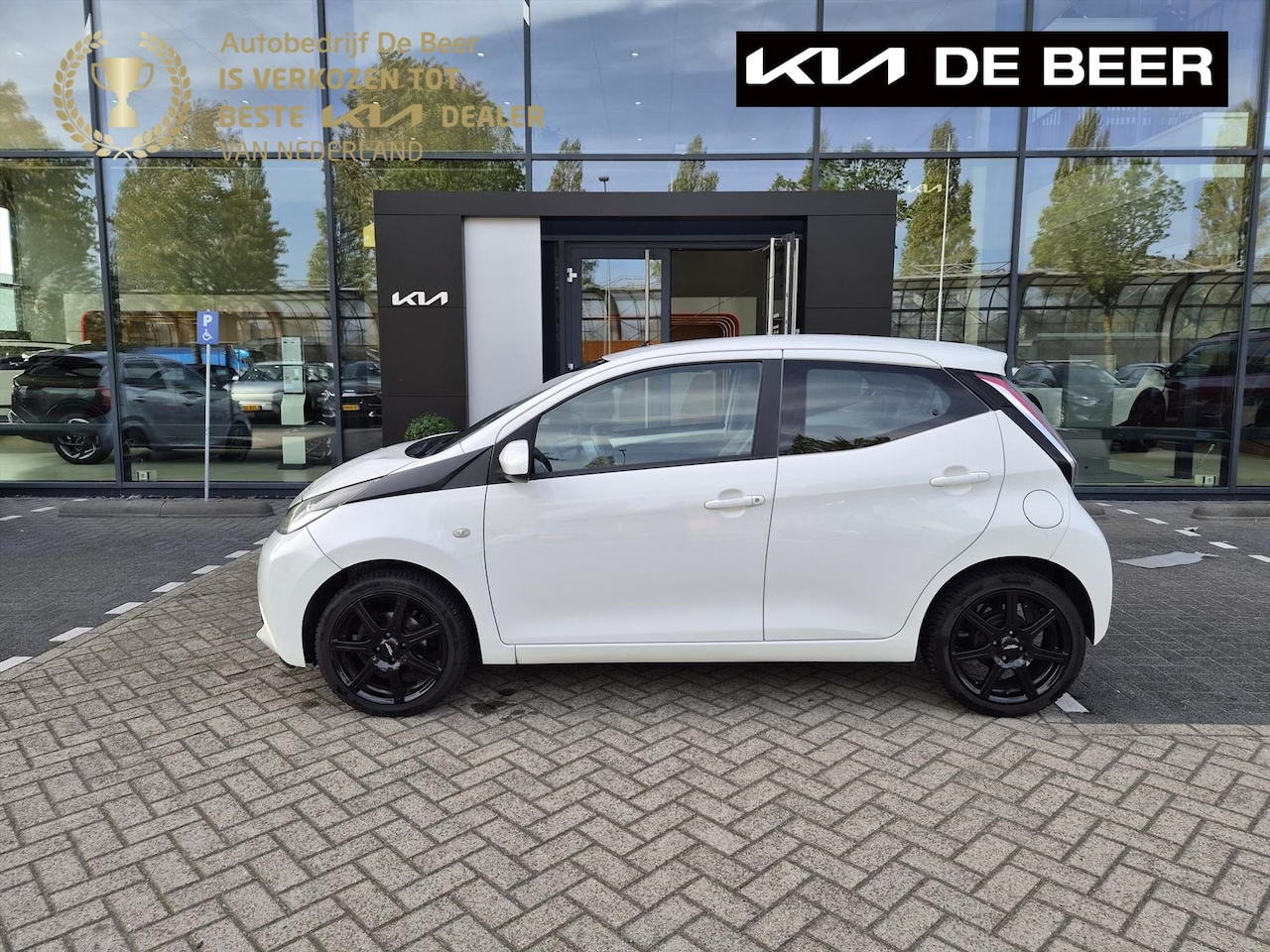 Toyota Aygo - 1.0 VVT-i 69pk 5D x-play Airco/ Cruise/ LM - AutoWereld.nl