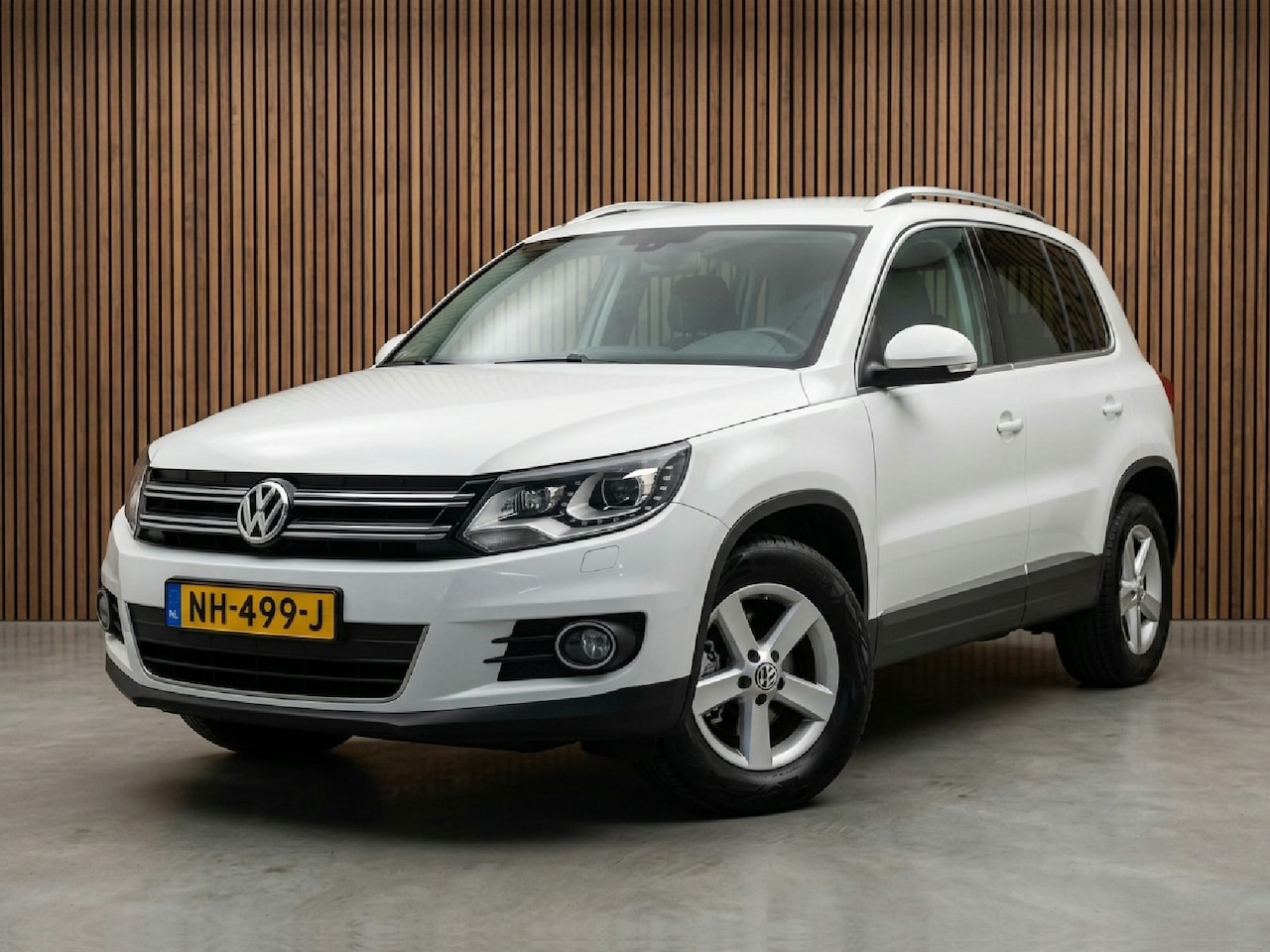 Volkswagen Tiguan - 1.4 TSI Edition leer / trekhaak / stoel verwarming - AutoWereld.nl