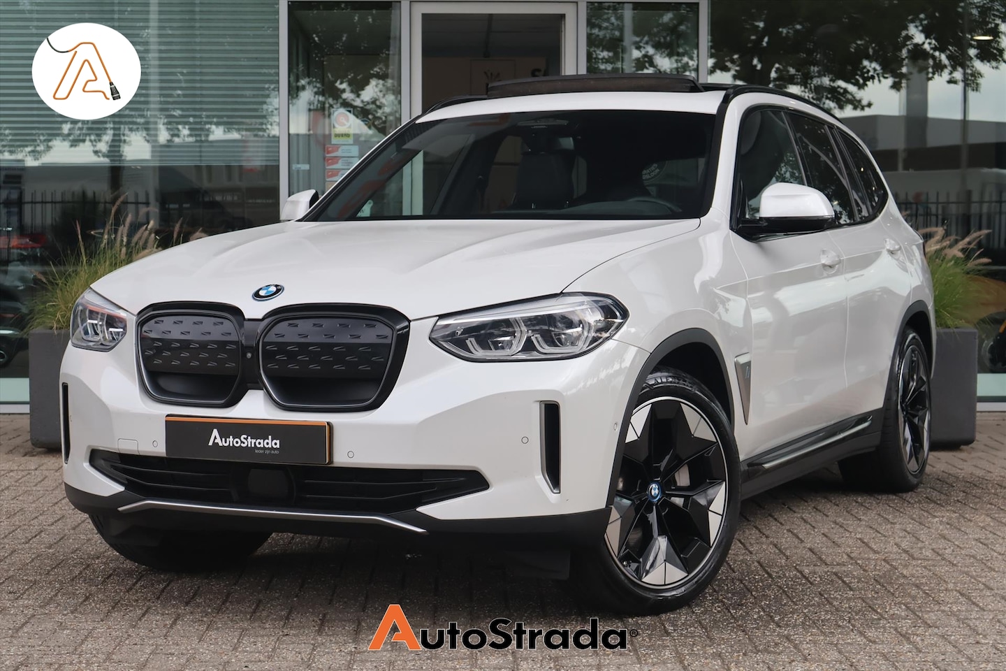 BMW iX3 - (g08) iX3 High Executive 286pk SoH 97% I Pano I Harman Kardon I Keyless I Trekhaak I Navi - AutoWereld.nl