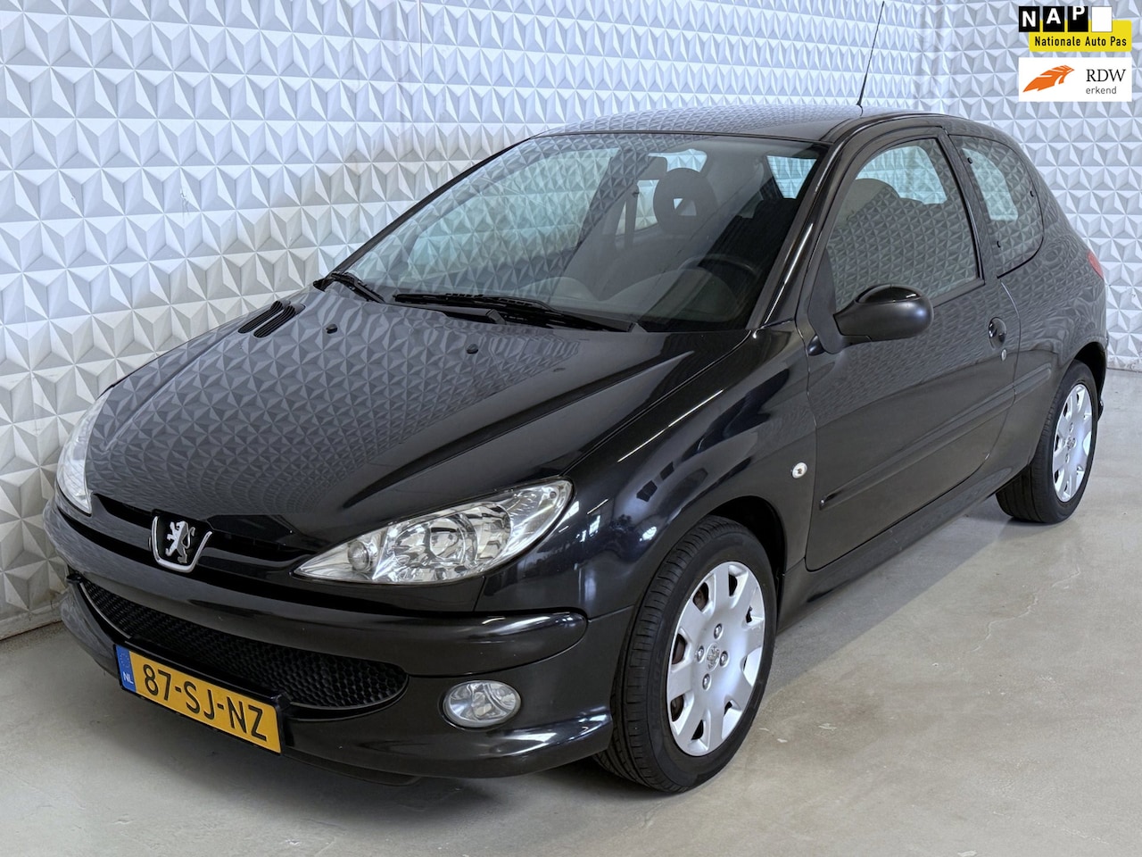 Peugeot 206 - 1.4-16V met APK tot 07-2027 én AIRCO! 215.000km (2006) - AutoWereld.nl