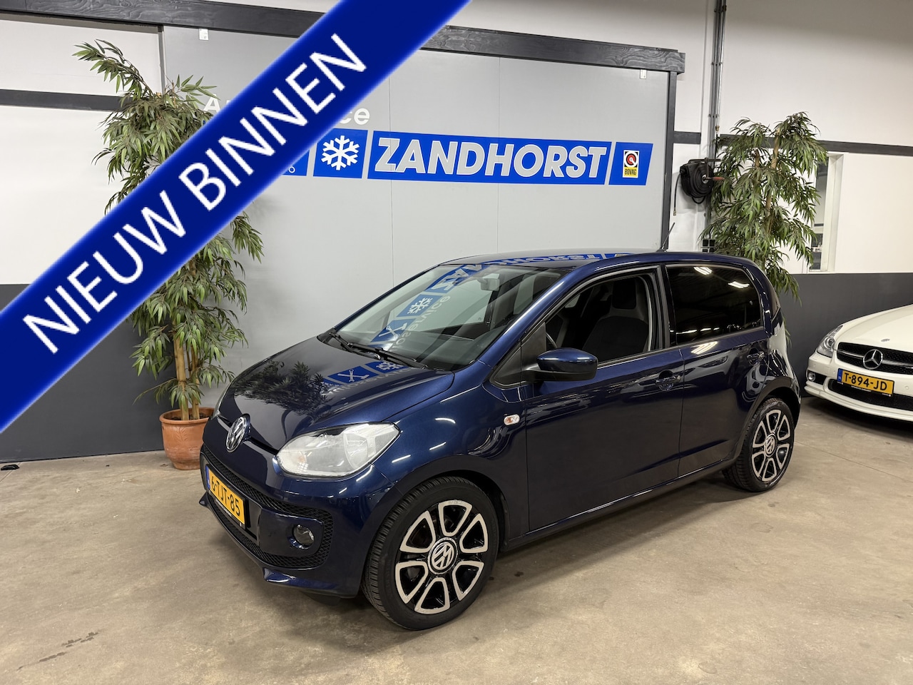 Volkswagen Up! - 1.0 high up! BlueMotion // Airco // LM velgen // Cruise - AutoWereld.nl