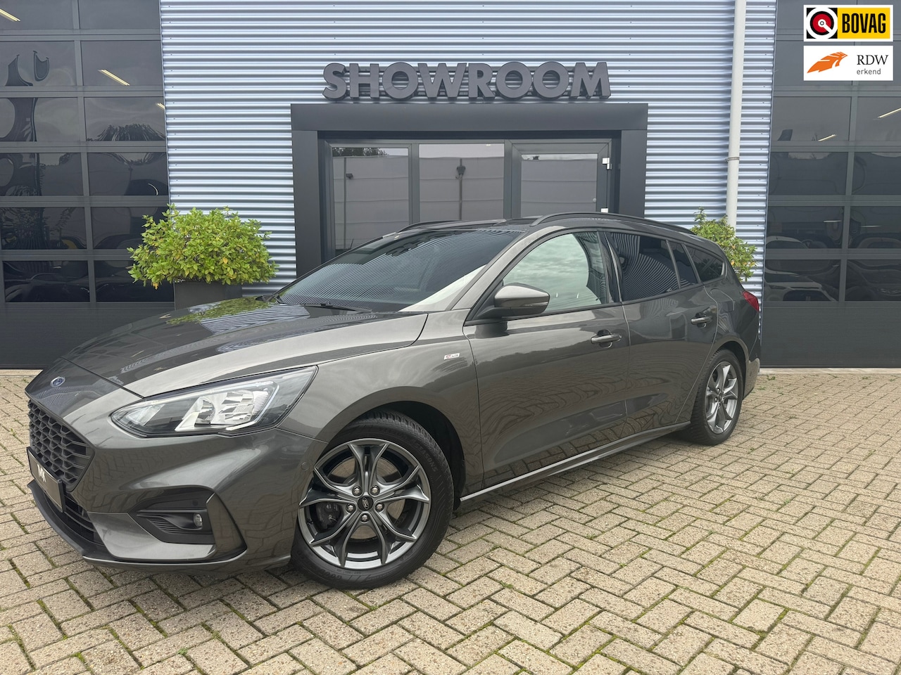 Ford Focus Wagon - 1.0 EcoBoost ST-LINE| AUTOMAAT|APPLECARPLAY|AFNEEMBARE TREKHAAK|PDC|17-LM VELGEN|CAMERA - AutoWereld.nl