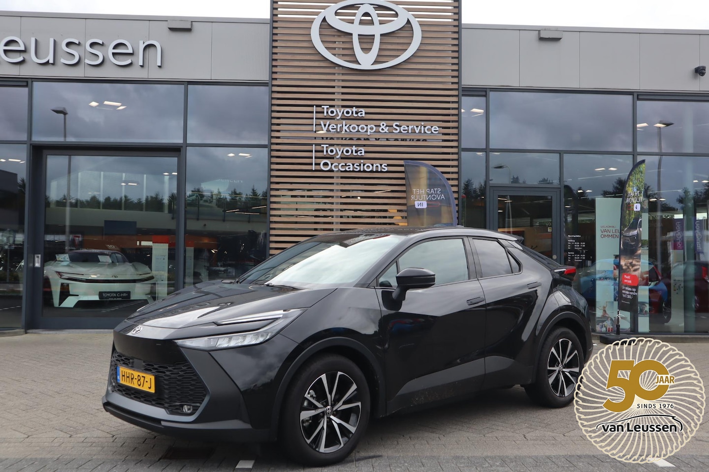 Toyota C-HR - 220 PLUG-IN HYBRID DYNAMIC BLIND-SPOT STOELVERWARMING CAMERA AD-CRUISE NL-AUTO - AutoWereld.nl