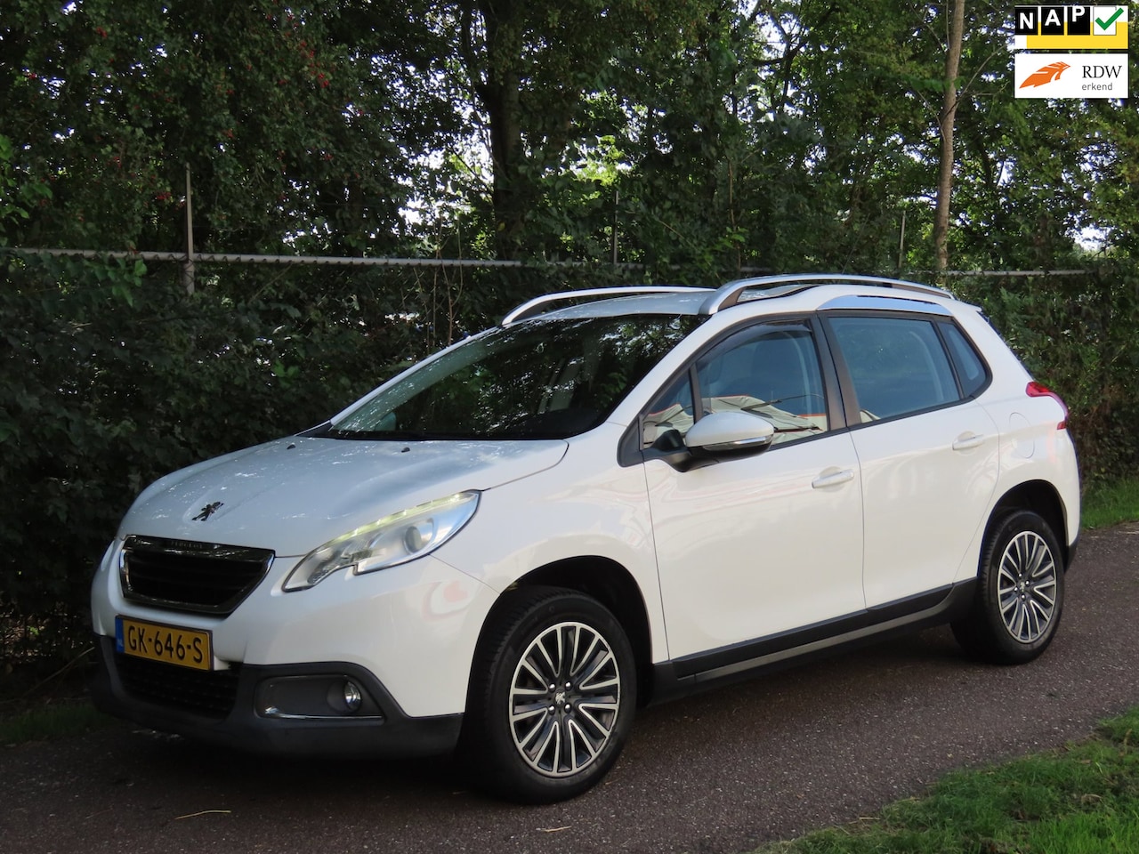 Peugeot 2008 - 1.2 PureTech Blue Lease *NIEUWE DIST ! *Carplay - AutoWereld.nl