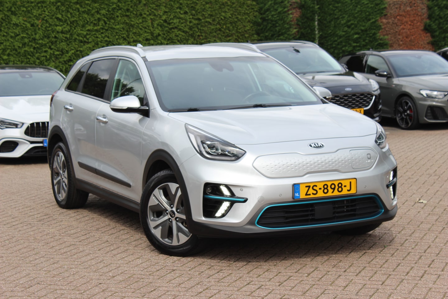 Kia e-Niro - ExecutiveLine 64 kWh / SoH 95,5 % / Camera / Leder / Keyless / Stoelventilatie / Navigatie - AutoWereld.nl