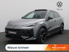 Volkswagen T-Roc - 1.5 eTsi R-Line First Edition 150PK DSG Pano-Schuifdak, Trekhaak, Black Style, 20'' LM Vel