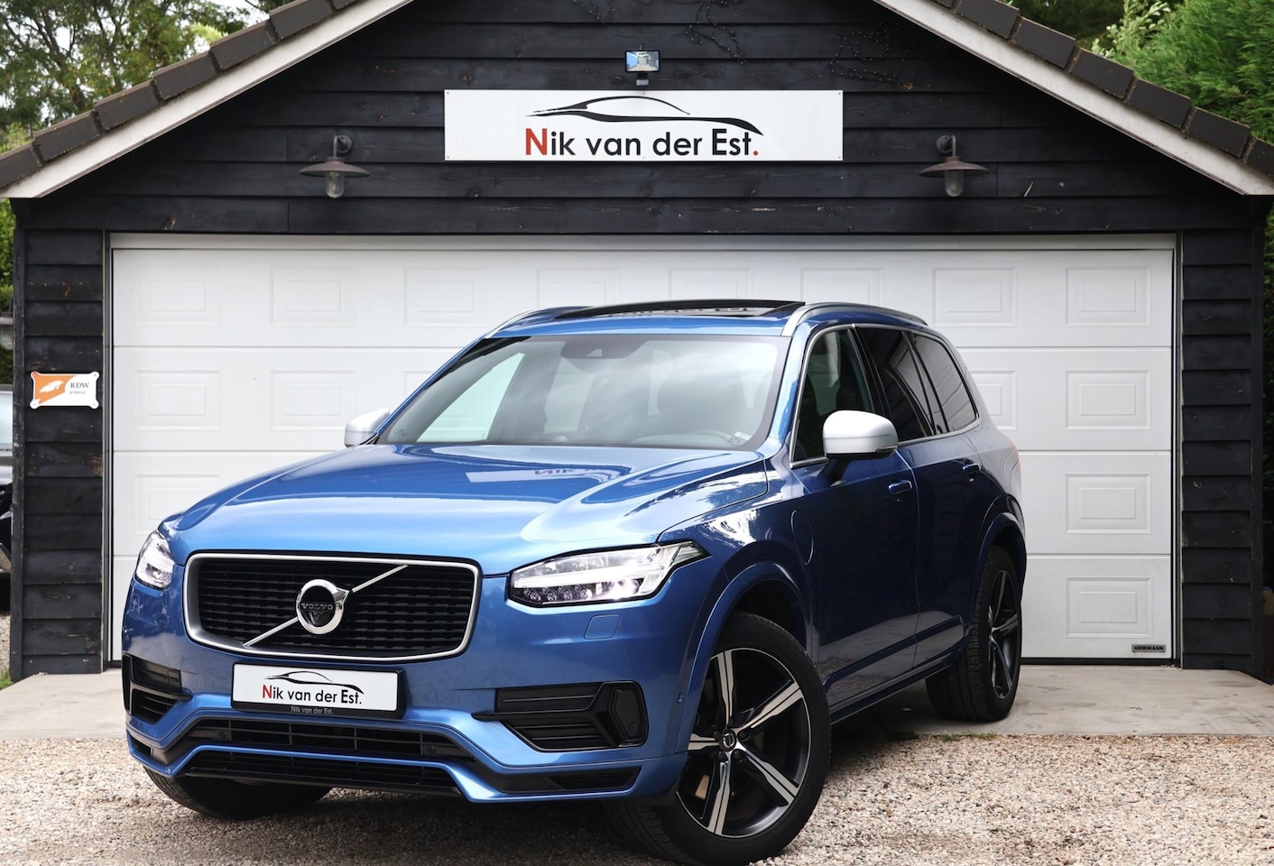 Volvo XC90 - 2.0 T8 Twin Engine AWD R-Design-B&W-Pano-Luchtvering-94,6% SOH - AutoWereld.nl
