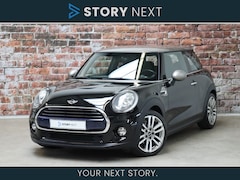 MINI Cooper - Hatchback Business 3 deurs / Navigatiesysteem / Sportstoelen / 17 Inch / Bluetooth / Clima