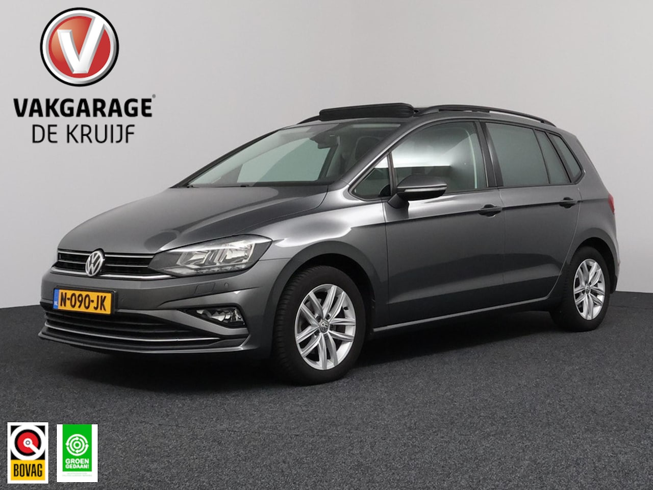 Volkswagen Golf Sportsvan - 1.5 TSI ACT Highline | Panoramadak | Navigatie | Trekhaak! - AutoWereld.nl