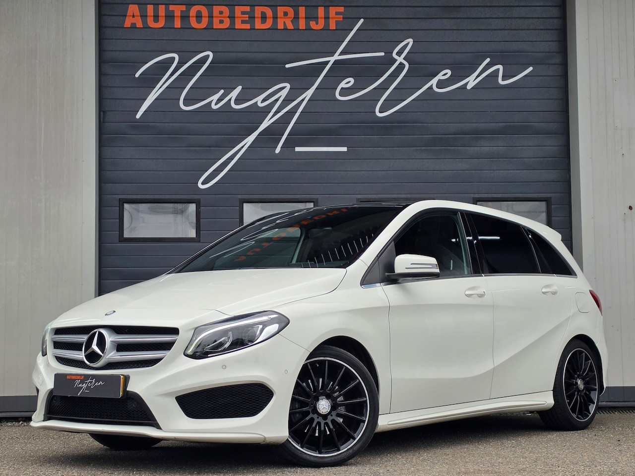 Mercedes-Benz B-klasse - 180 Prestige|Panoramadak|Trekhaak|Leder|LED| - AutoWereld.nl