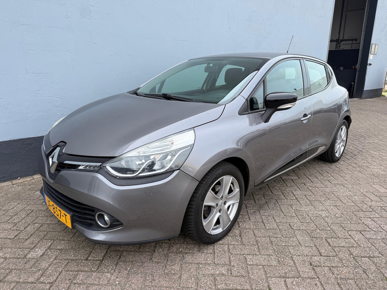 Renault Clio - 1.2 Expression Automaat - Navigatie - AutoWereld.nl