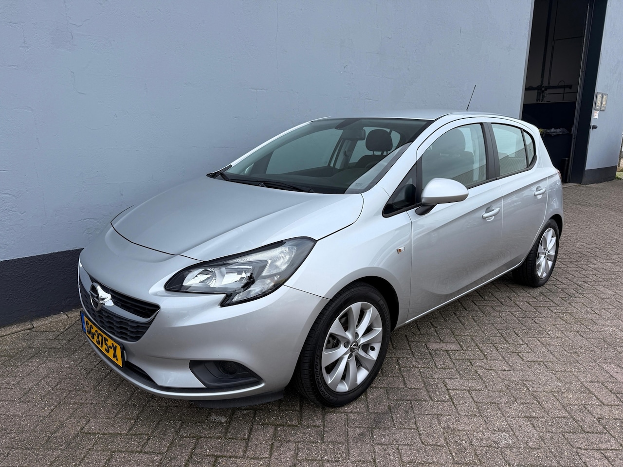 Opel Corsa - 1.4 Favourite 5-Deurs - Airco - LMV - AutoWereld.nl