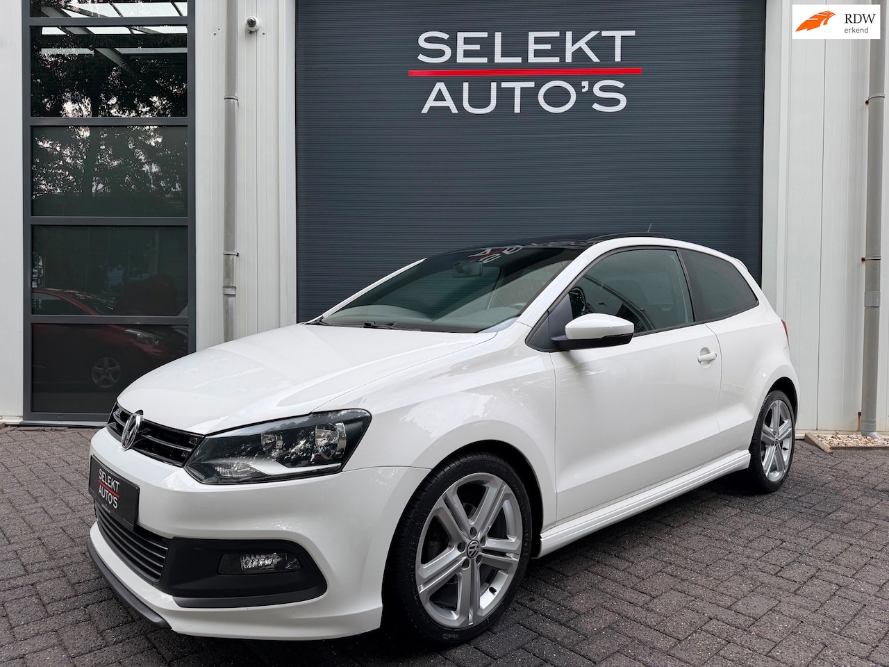 Volkswagen Polo - 1.2 TSI 3x R-Line 105 Pk Pano/Cruise/Climate/Car Play/Android/Stoelverwarming/PDC/17 Inch/ - AutoWereld.nl