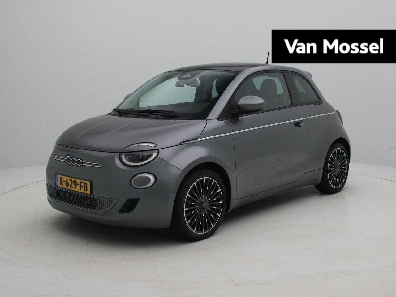 Fiat 500 - Icon 42 kWh | Panoramadak | Cliamte control | Camera | Stoelverwarming | 17" Lichtmetalen - AutoWereld.nl