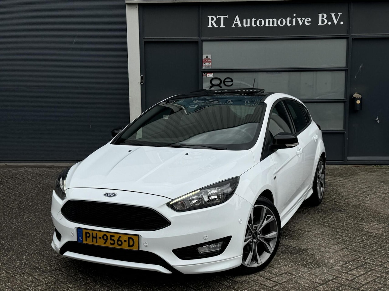 Ford Focus - 1.5 ST-Line 182PK Schuifdak / Dealer OH - AutoWereld.nl