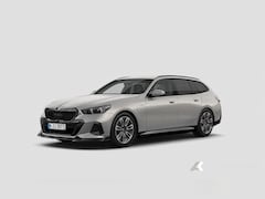 BMW 5-serie Touring - 530 530e xDrive M Sport Pro | Driving Ass. + | Harman/Kardon | Trekhaak | Stoelverw. | Ico