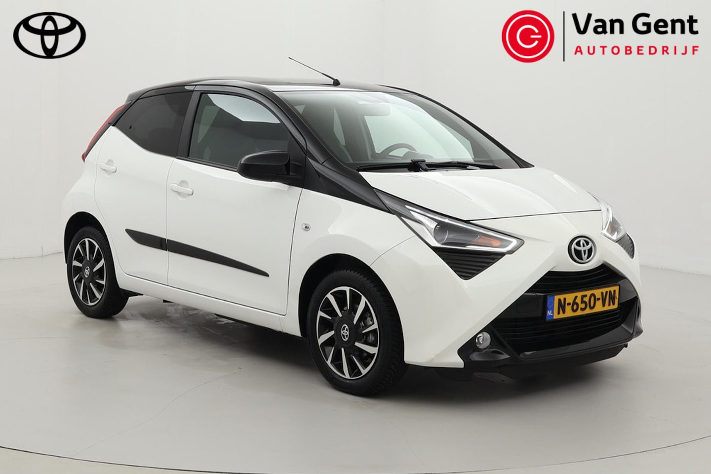 Toyota Aygo - 1.0 VVT-i x-cite ultimate | Apple Carplay / Android Auto | Clima | Camera | 15 inch | Priv - AutoWereld.nl