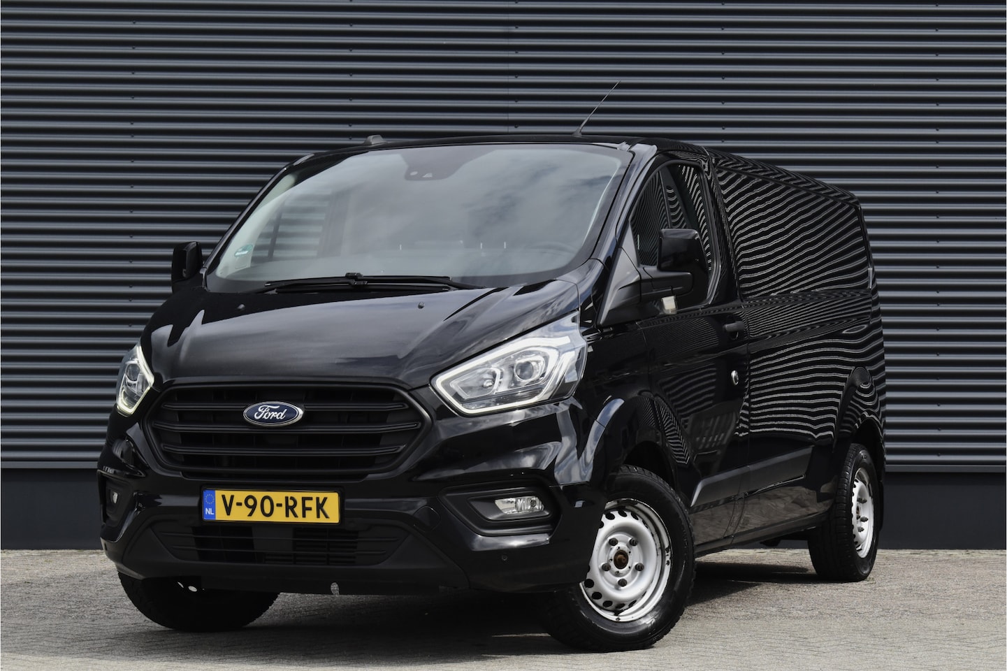 Ford Transit Custom - 300 2.0 TDCI L2H1 Euro 6 Trekhaak - Camera - Nette BUS - AutoWereld.nl