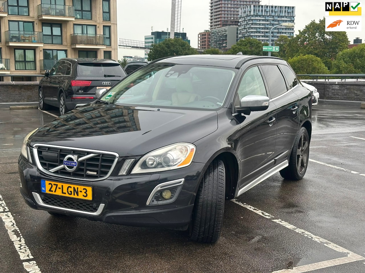 Volvo XC60 - 2.4 D5 AWD R-Design Bomvol Adaptief Cruise Pano Trekhaak Leer Memory - AutoWereld.nl