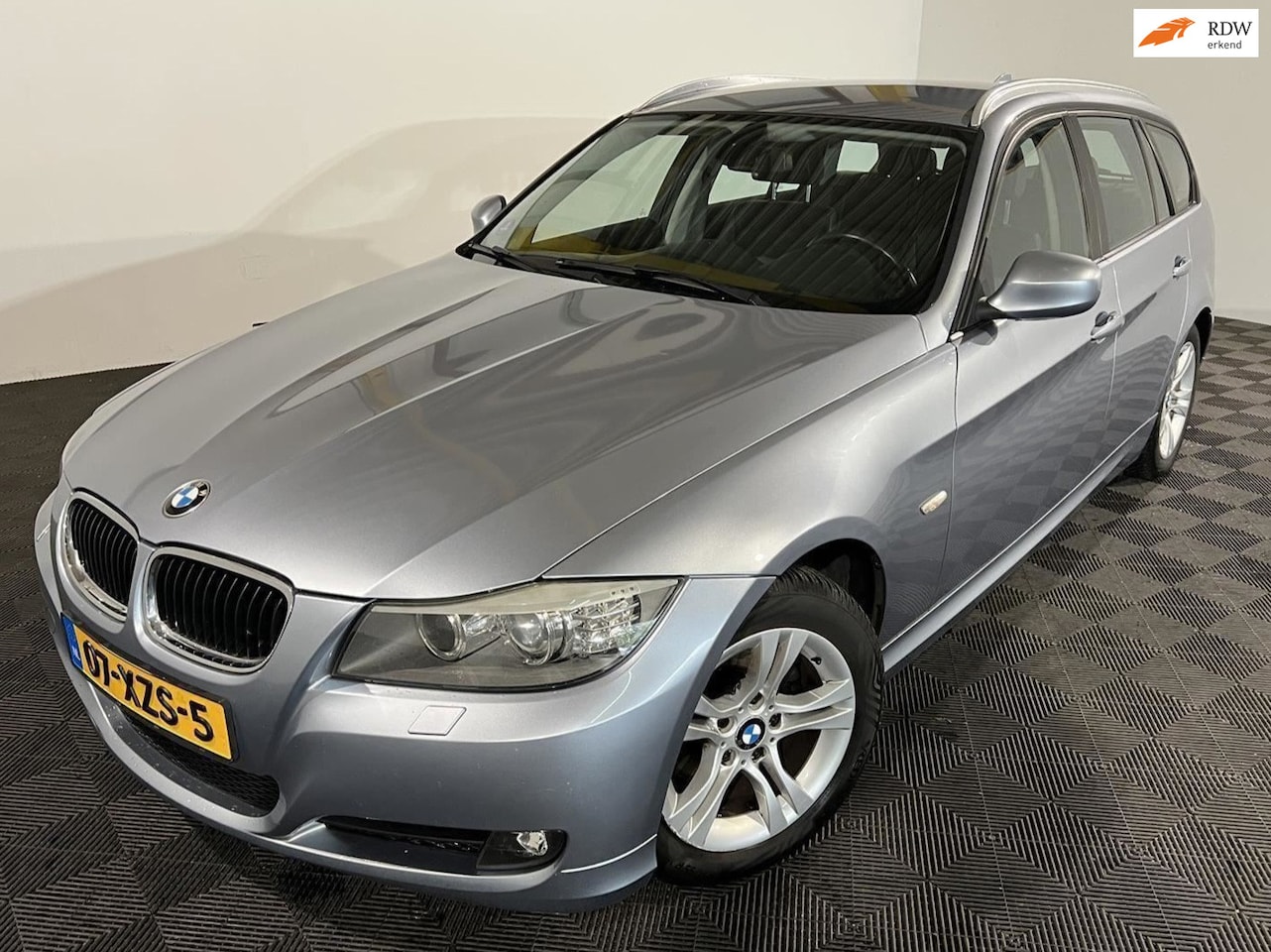 BMW 3-serie Touring - 318i Corporate Lease Luxury Line NAVI PSENSOR LEDER TREKHAAK 2 X SLEUTELS - AutoWereld.nl