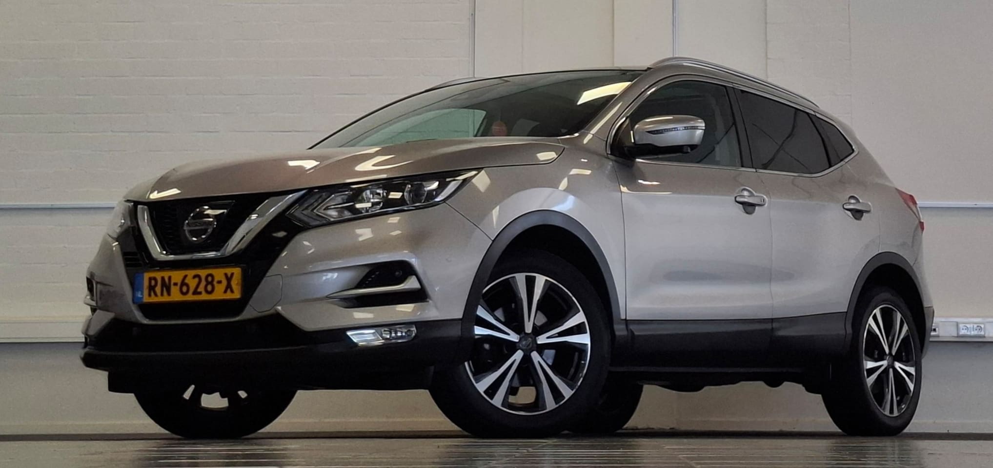 Nissan Qashqai - 1.2 N-Connecta Trekhaak 360Camera Cruise Navi Pano - AutoWereld.nl