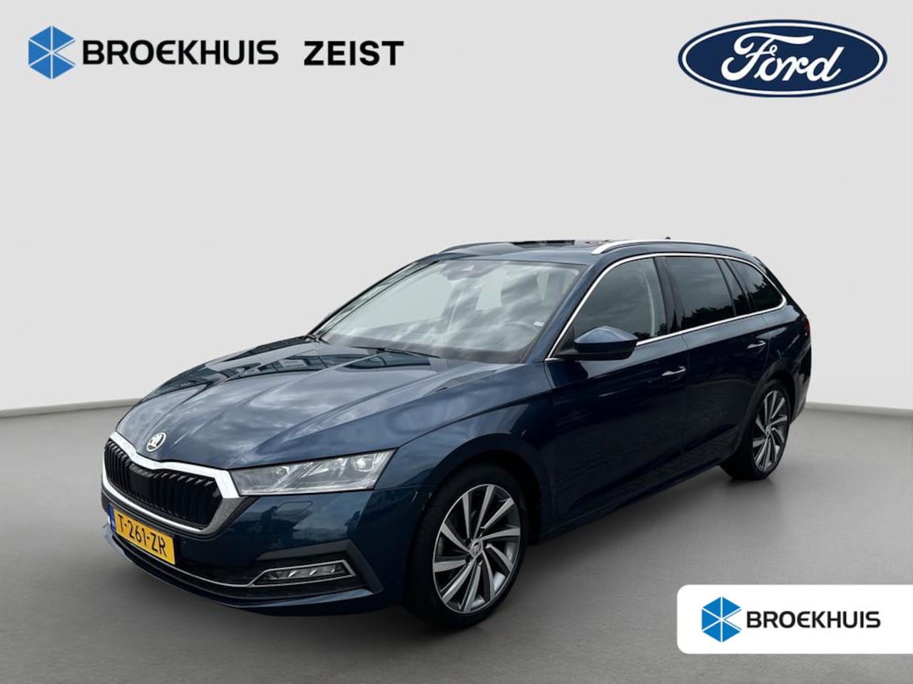 Skoda Octavia Combi - 1.5 TSI First Edition | Trekhaak | Panoramadak | LED verlichting | Privacy-glass | Stoelve - AutoWereld.nl