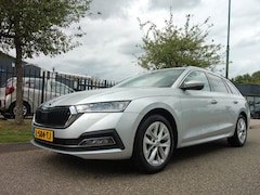 Skoda Octavia Combi - 1.0 TSI 110pk Business Edition Plus Trekhaak Apple Carplay