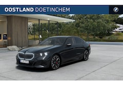 BMW 5-serie - 550e xDrive M Sport Automaat / Trekhaak / Panoramadak / Comfort Access / Bowers & Wilkins