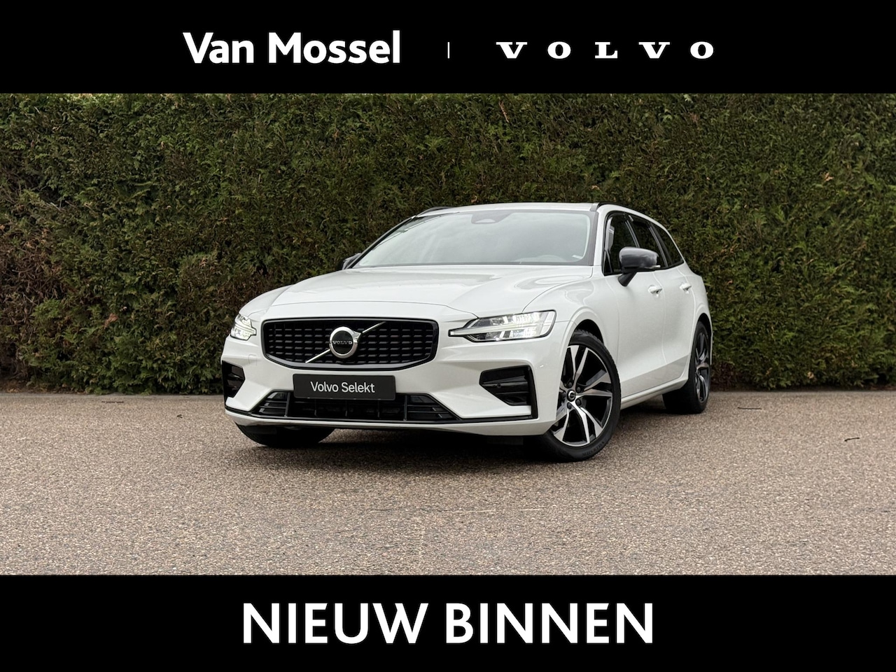 Volvo V60 - B4 Plus Dark | Pano dak | Trekhaak | Bliss | Keyless | Elektrische stoelen | Cruise contro - AutoWereld.nl