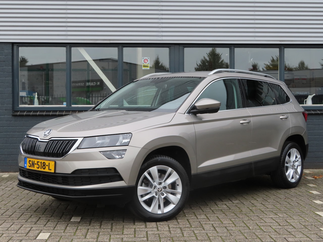 Skoda Karoq - 1.5 TSI ACT Ambition | trekhaak wegklapbaar | adaptive cruise | navi | carplay - AutoWereld.nl