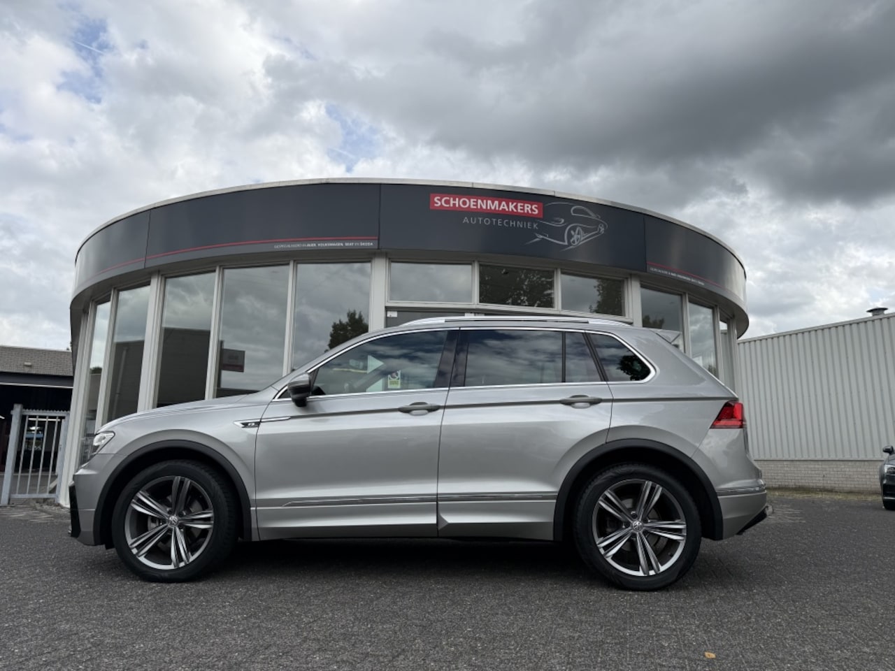 Volkswagen Tiguan - 1.4 TSI ACT Connection R-Line - AutoWereld.nl