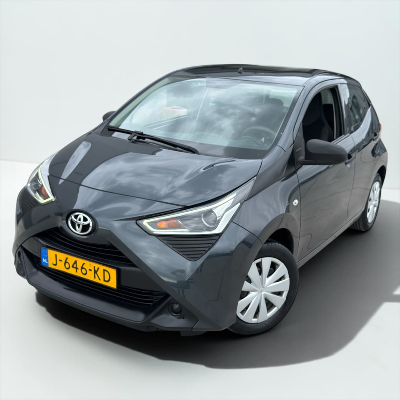 Toyota Aygo - 1.0 VVT-i x-fun 2 jaar APK - AutoWereld.nl