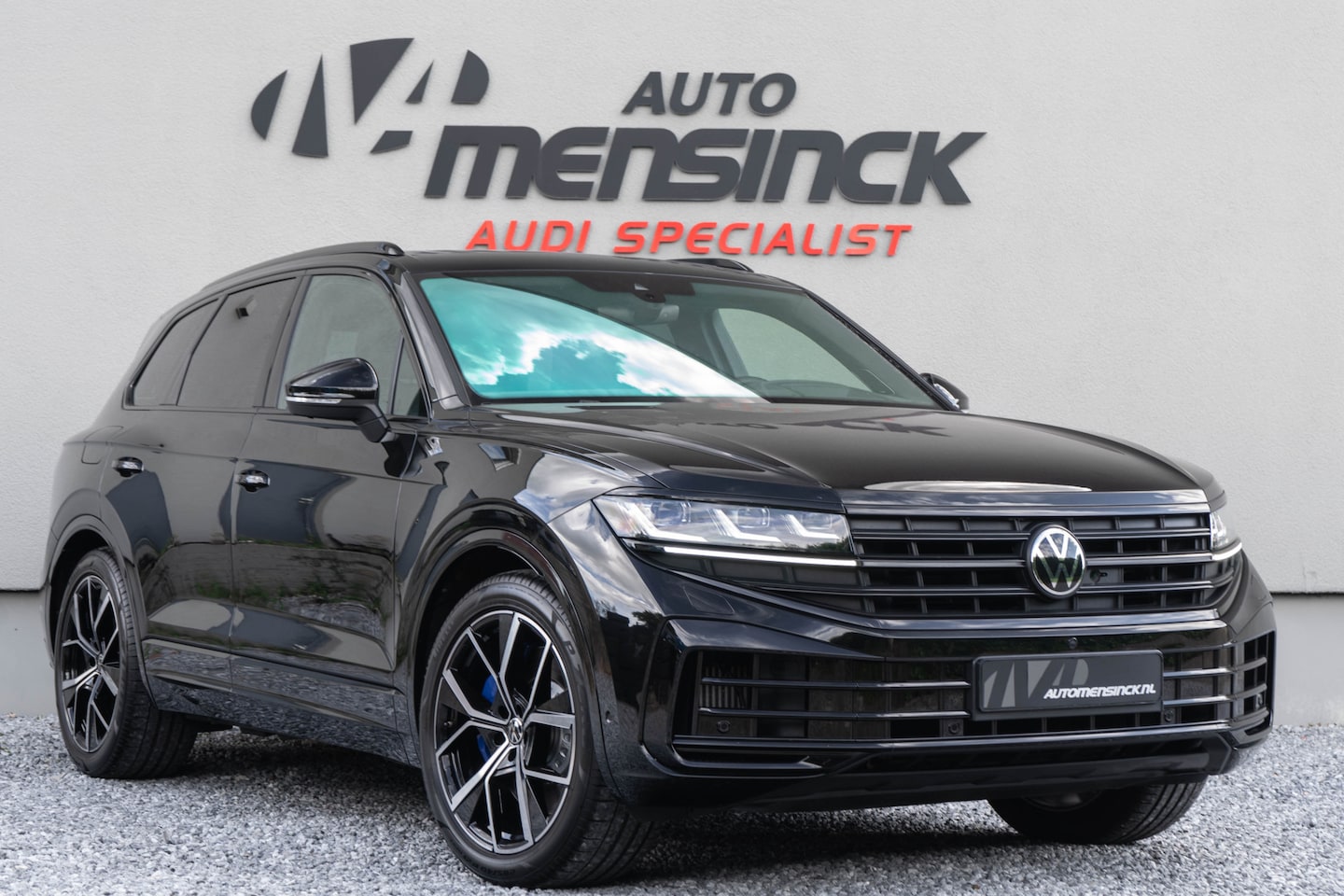 Volkswagen Touareg - 3.0 TSI eHybrid 4MOTION / Puglia/ Top View/ Head-Up Display/ Trekhaak/ Panoramadak/ 280kW - AutoWereld.nl