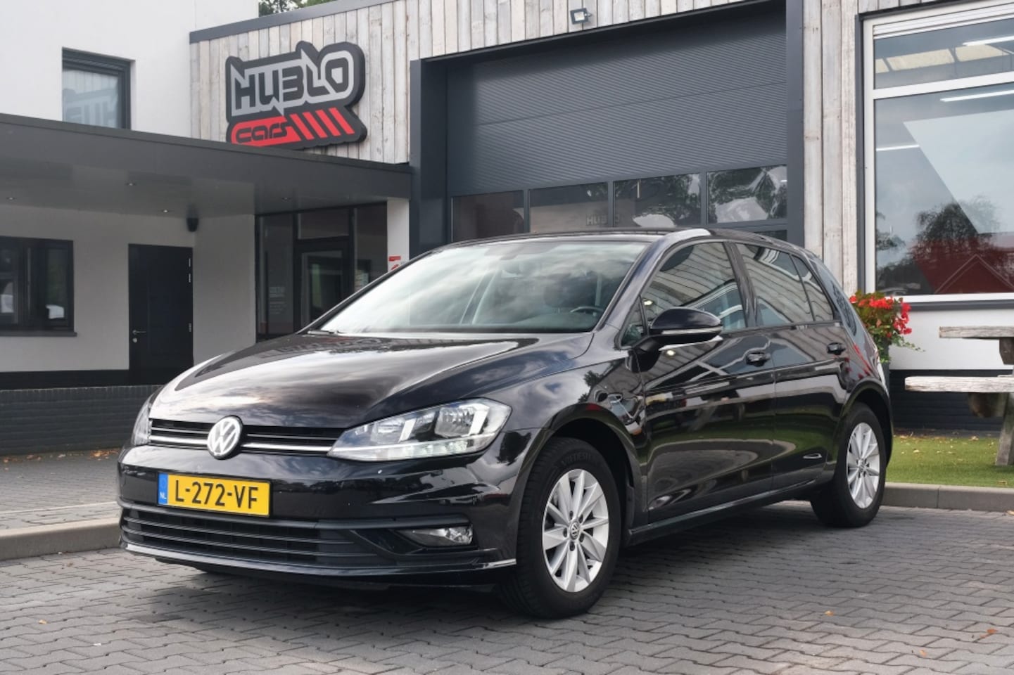 Volkswagen Golf - 1.0 TSI Trendline 1.0 TSI Trendline - AutoWereld.nl