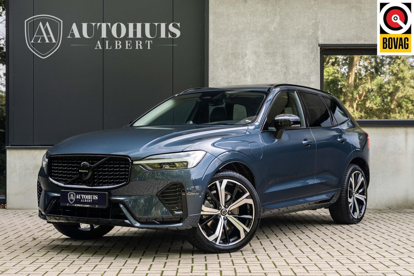 Volvo XC60 - T6 Ultimate Dark B&W 360° Pano HUD Trekhaak 21'' - AutoWereld.nl