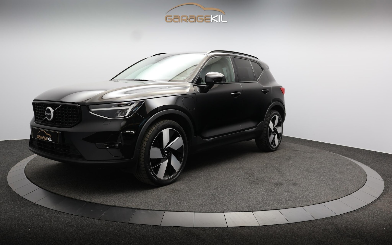 Volvo XC40 - 1.5 T4 Plug-in hybrid Ultimate Dark Leder / Camera / Harman-Kardon / Memory / Pano /20'' L - AutoWereld.nl