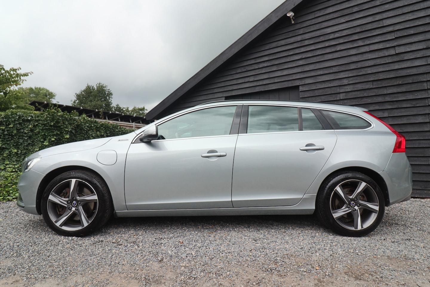 Volvo V60 - 2.4 D6 Twin Engine R-Design 2.4 D6 Twin Engine R-Design - AutoWereld.nl