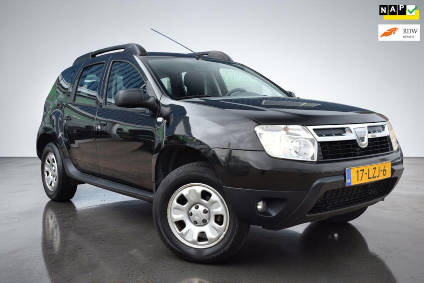 Dacia Duster - 1.6 Lauréate 2wd 1.6 Lauréate 2wd, Trekhaak, 1e eigenaar, Extreem lage km stand, NAP, Parkeerhulp achter