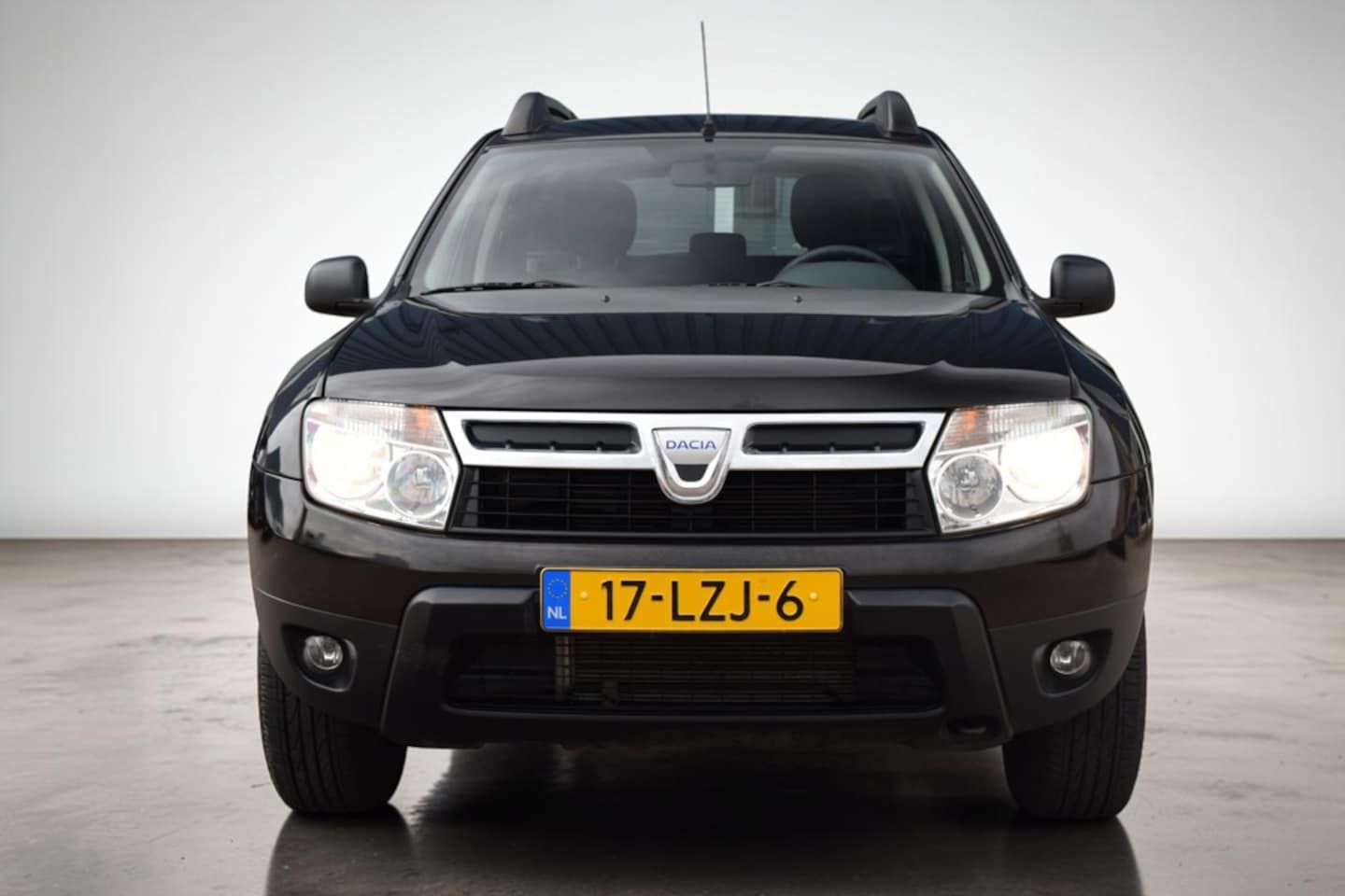 Dacia Duster - 1.6 Lauréate 2wd 1.6 Lauréate 2wd, Trekhaak, 1e eigenaar, Extreem lage km stand, NAP, Parkeerhulp achter