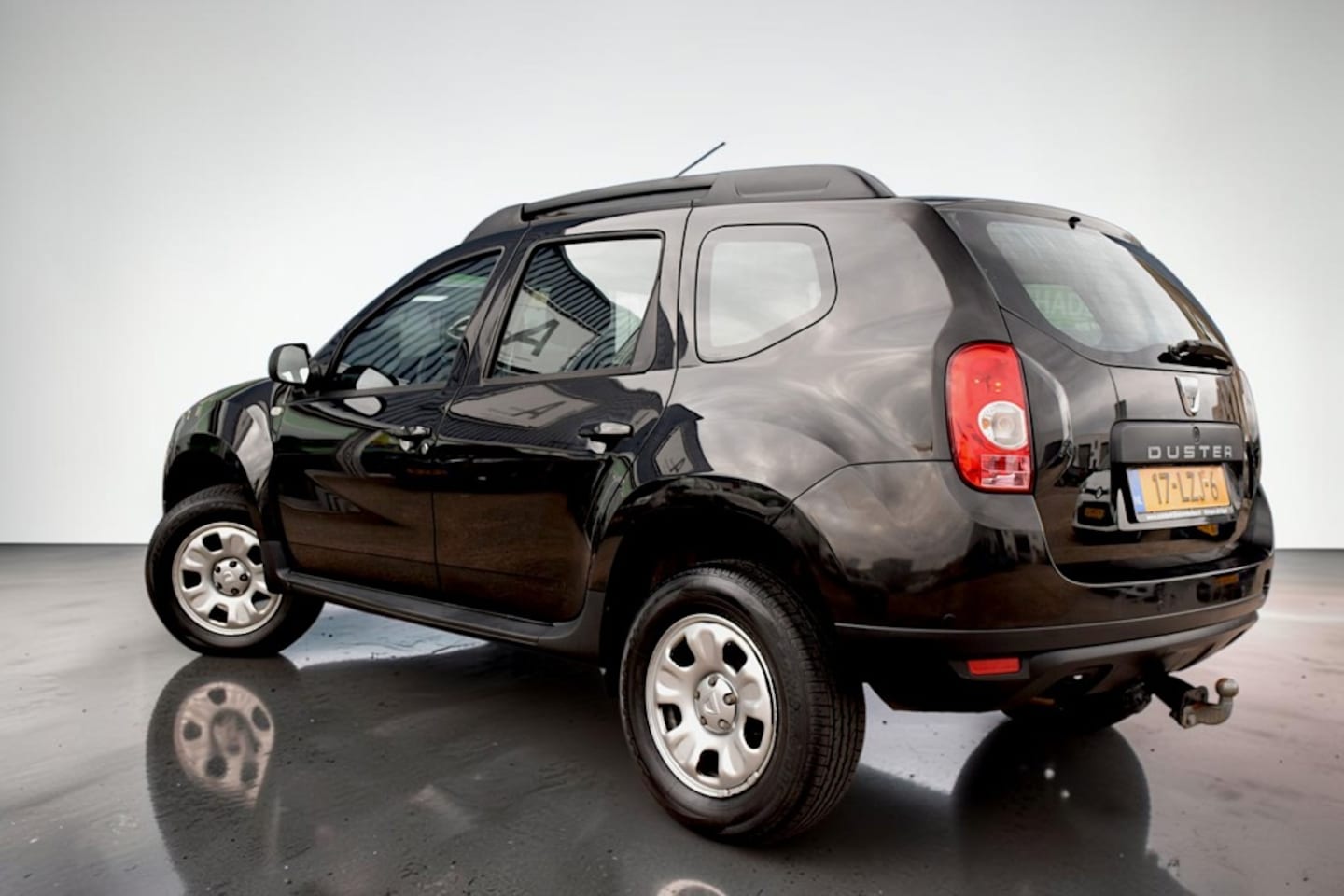 Dacia Duster - 1.6 Lauréate 2wd 1.6 Lauréate 2wd, Trekhaak, 1e eigenaar, Extreem lage km stand, NAP, Parkeerhulp achter