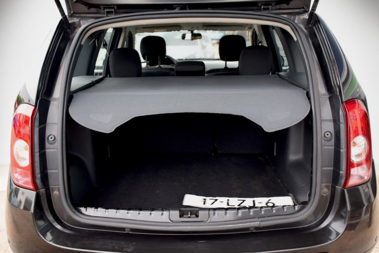 Dacia Duster - 1.6 Lauréate 2wd 1.6 Lauréate 2wd, Trekhaak, 1e eigenaar, Extreem lage km stand, NAP, Parkeerhulp achter
