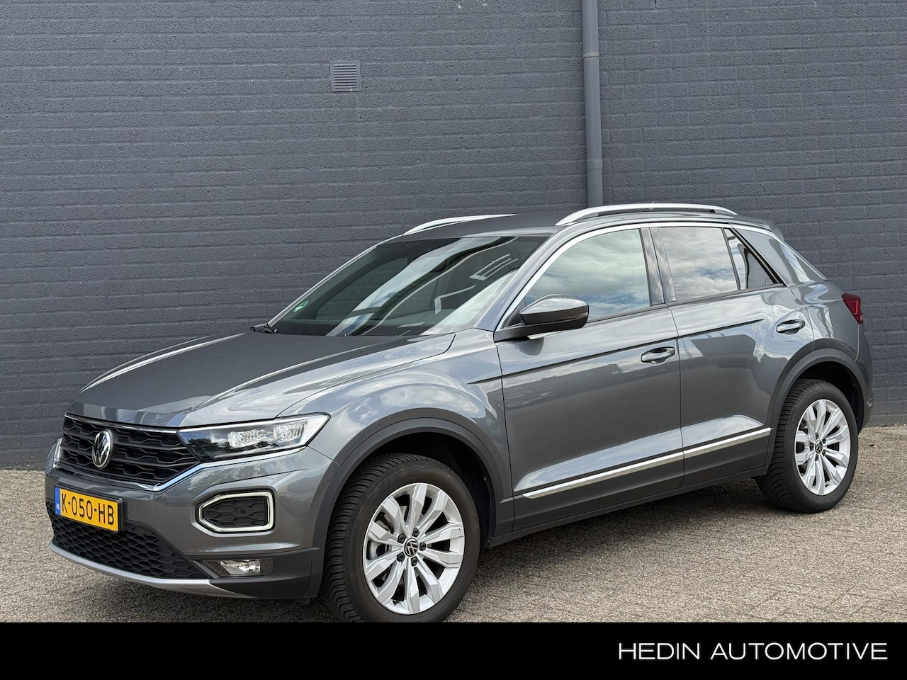 Volkswagen T-Roc - 1.5 TSI Sport NL-Auto | Trekhaak | Navigatie | LED | PDC V+A | ACC - AutoWereld.nl